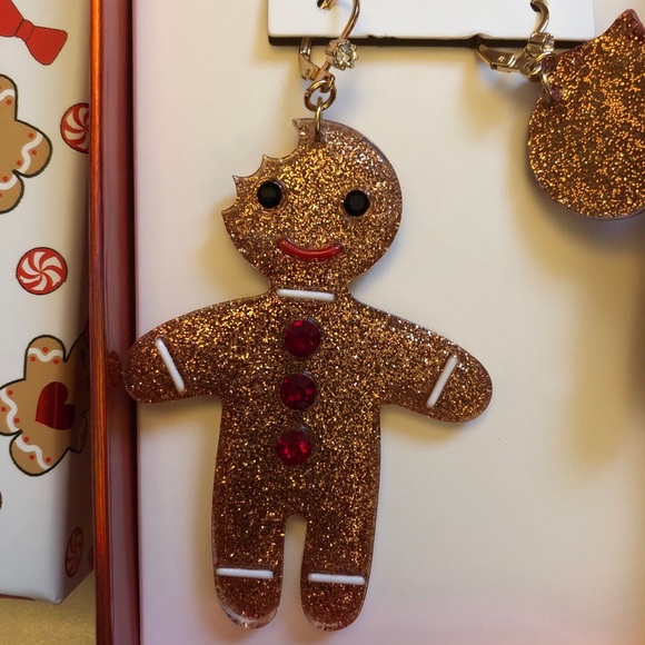 Betsey Johnson Gold Tone Gingerbread Man & Woman Mismatch Drop Earrings NIB - Picture 4 of 11